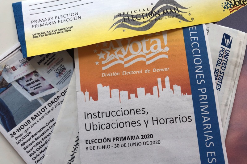 Image of election mail and materials in Spanish